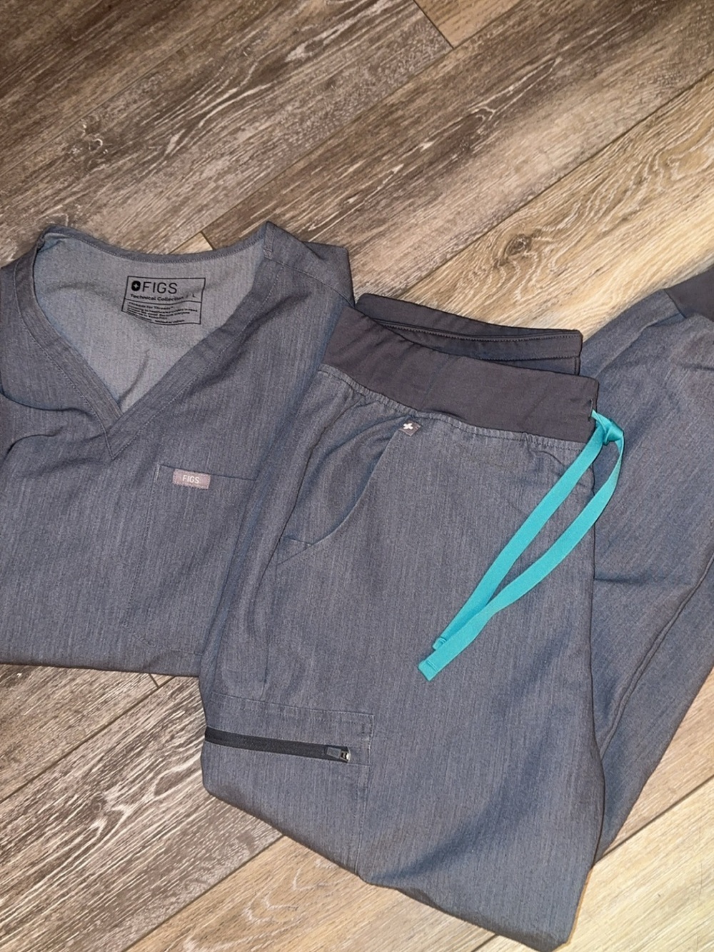 Figs Denim-Gray Scrub Set with Teal Drawstring Accent Women’s large
